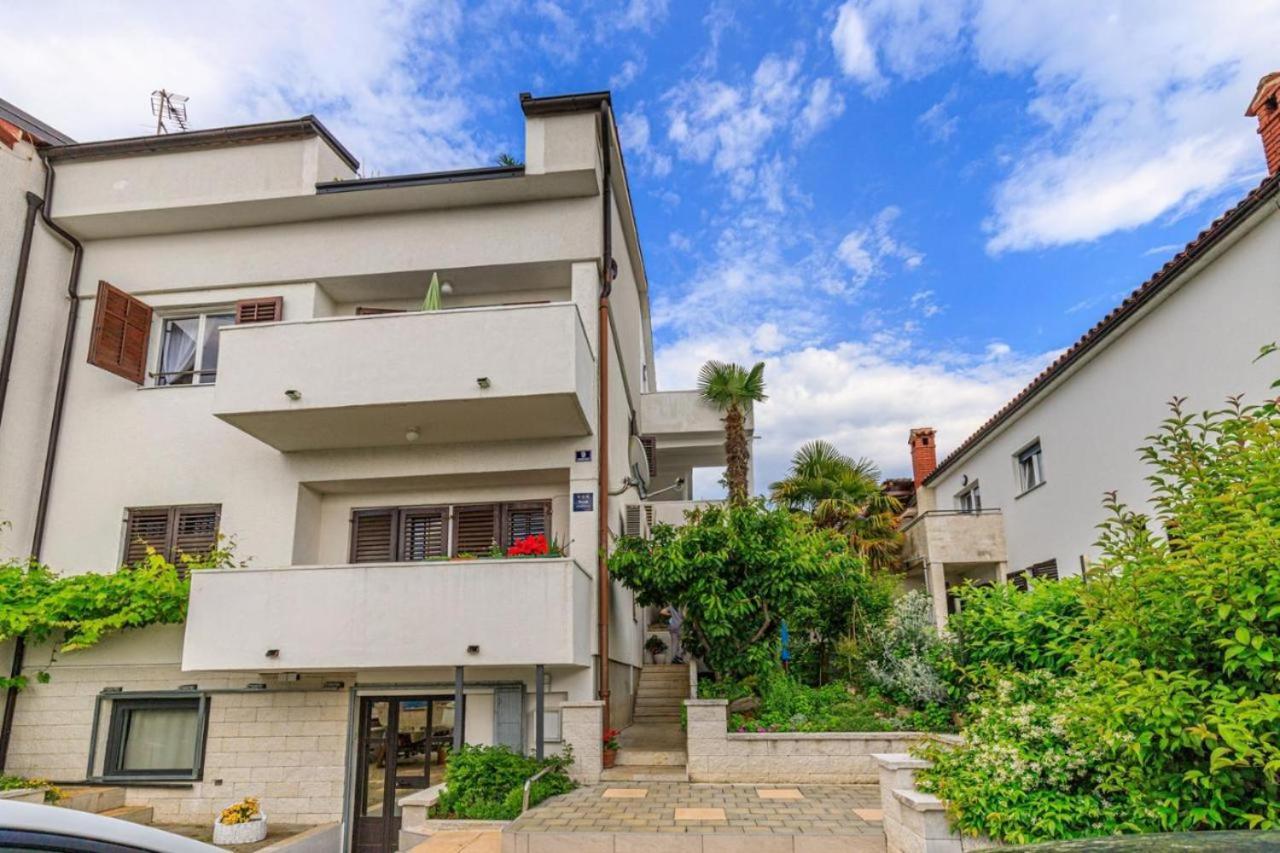 Luna 1 Porec Exterior photo